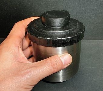 現像タンクの蓋を閉める